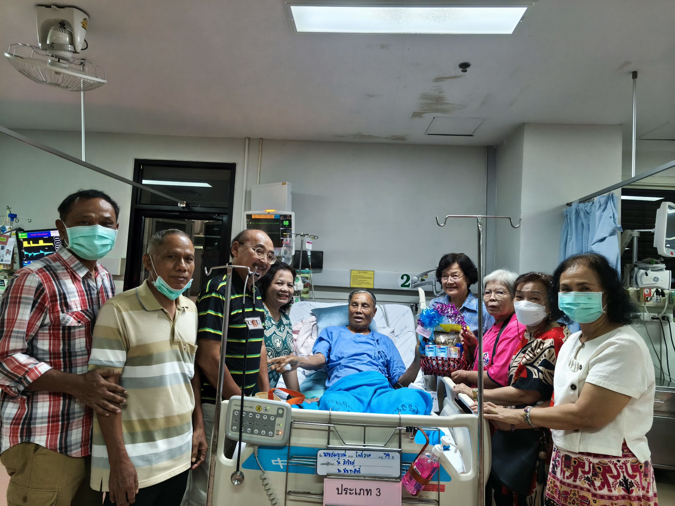 เยี่ยมไข้อดีตผู้อำนวยการสมบูรณ์ โพธิ์งาม