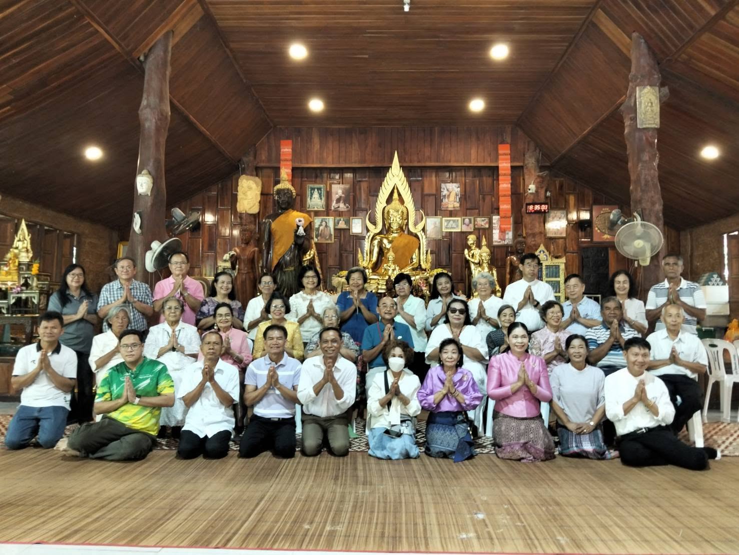 ทำบุญถวายสังฆทานอุทิศส่วนกุศลให้สมาชิกที่ล่วงลับ